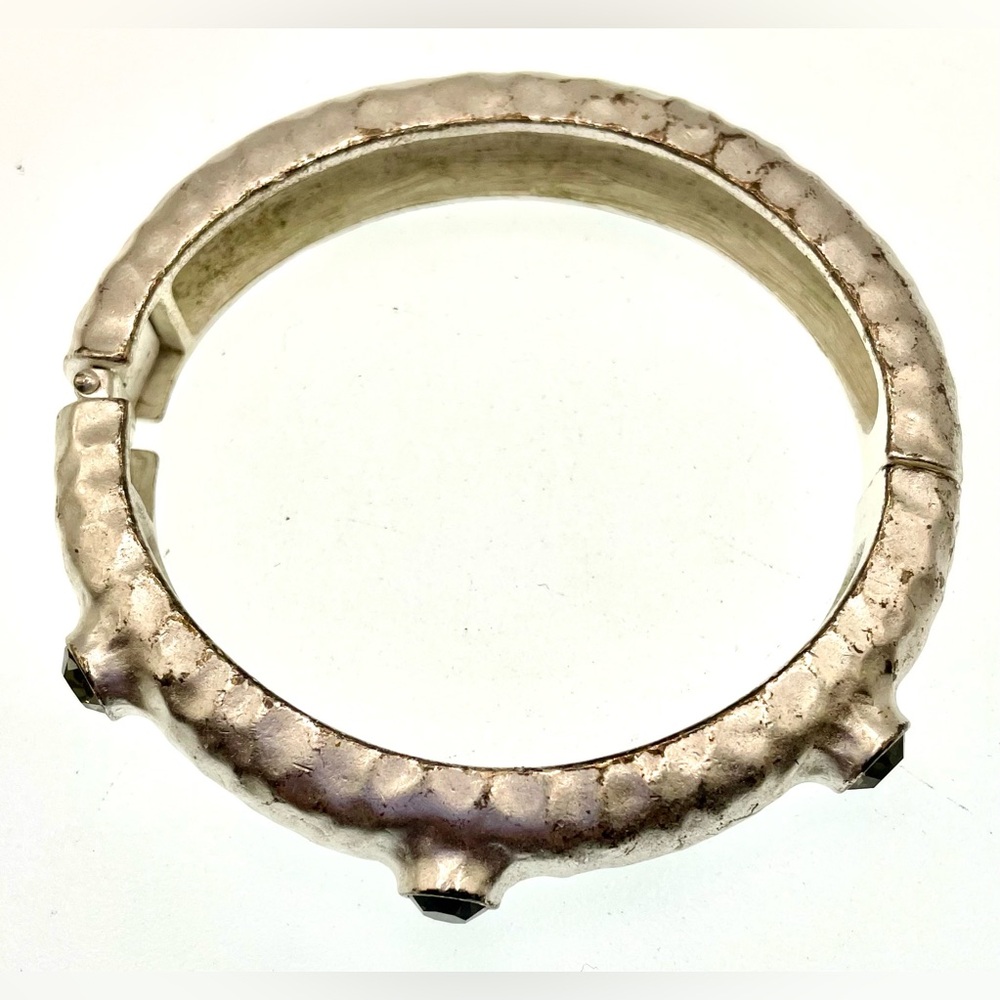 VTG Matte Silver Tone Hammered Design Hinged Bracelet Faceted Amethyst Crystals - Picture 3 of 9